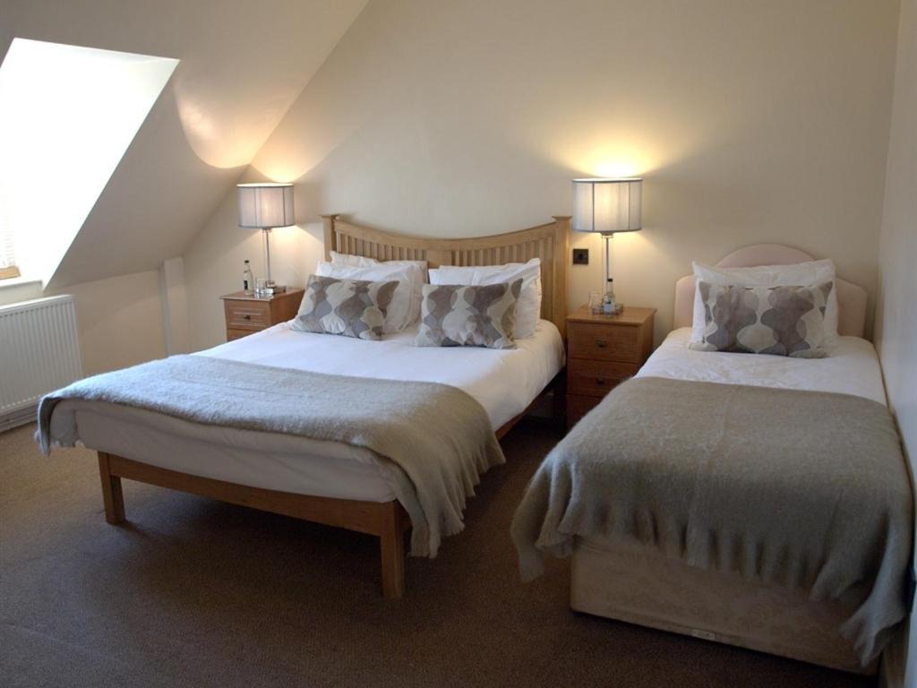 Kings Arms Hotel Abergavenny Habitación foto
