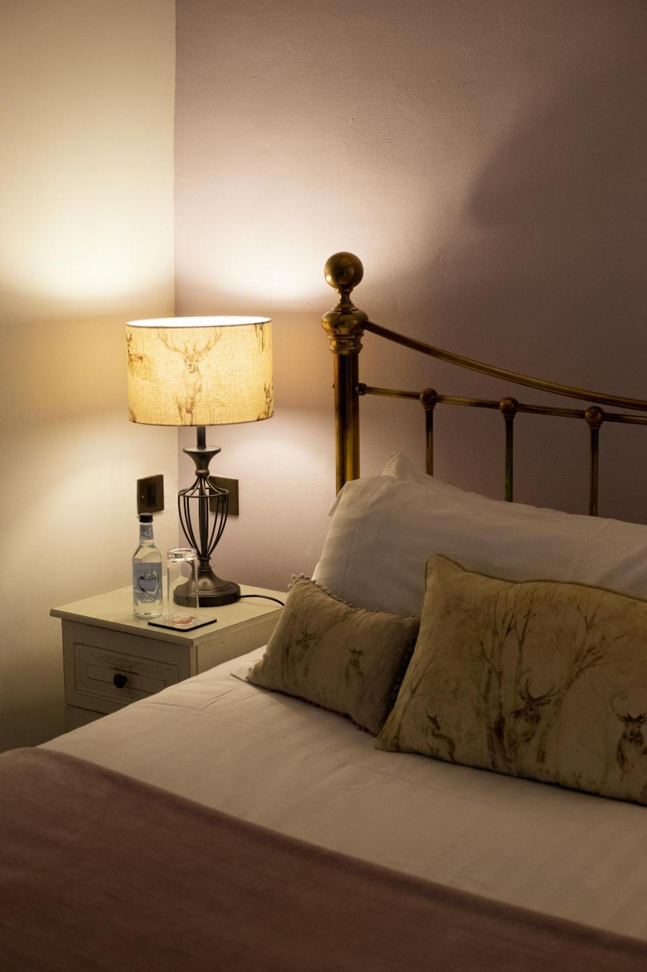 Kings Arms Hotel Abergavenny Habitación foto